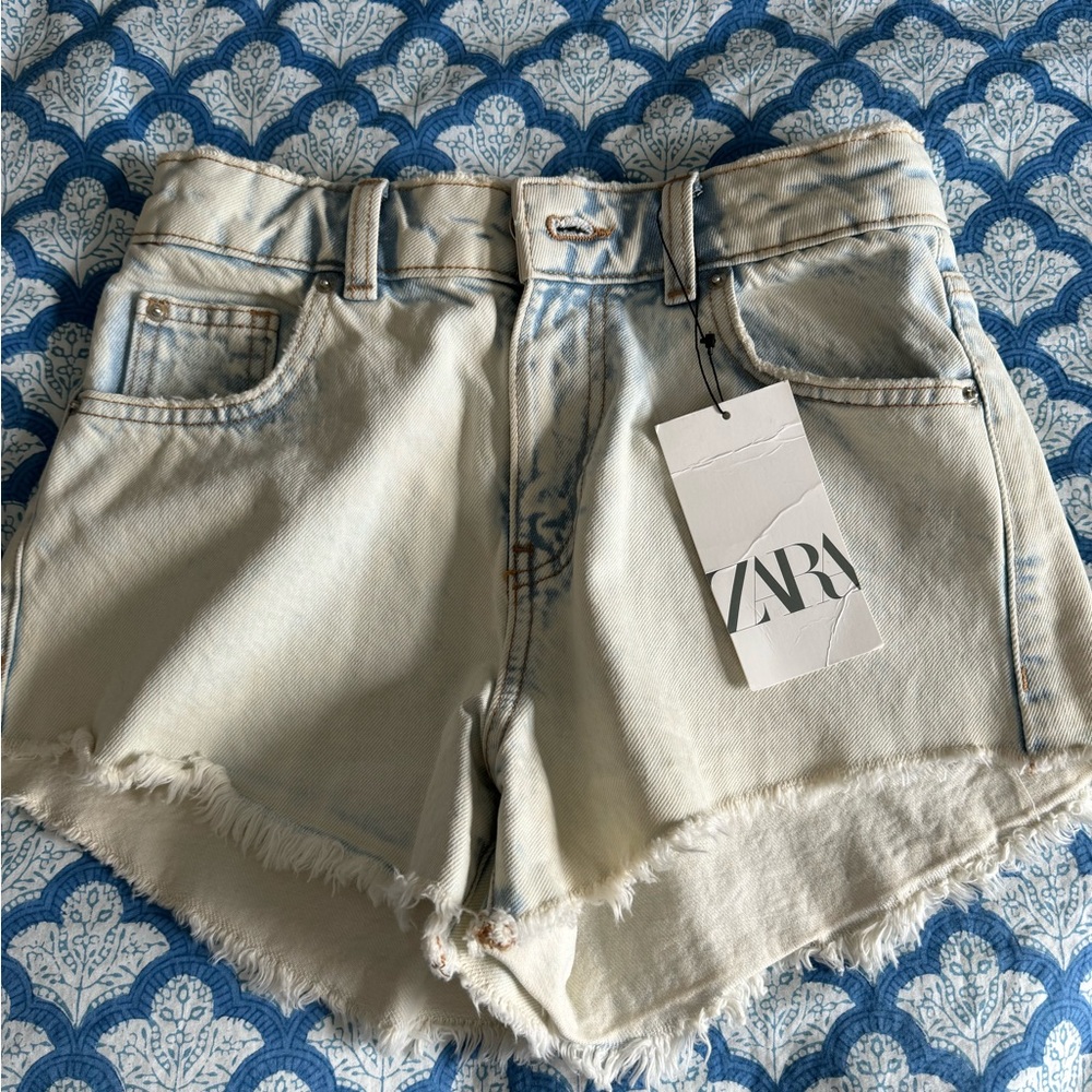 super cute zara jean shorts, with tag, size 0